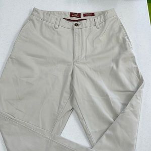 Men’s tan/cream colored Eddie Bauer khakis